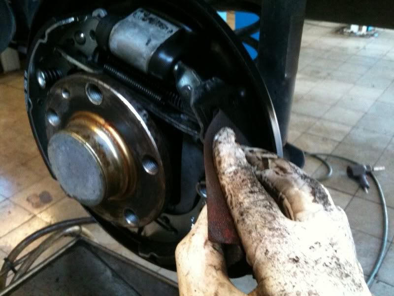 Cleaning Fabia rear drum brakes. Skoda Fabia Guides BRISKODA